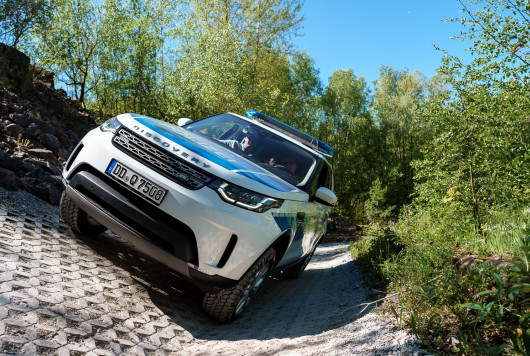 Bundespolizei mit Land Rover