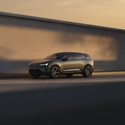 Der neue Volvo EX60<br> P10 AWD electric Plus <br> im Gewerbeleasing<sup>1</sup>