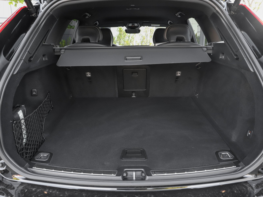 Volvo XC60 B4 (D) AWD - SUV/Off-road - Schwarz - Gebrauchtwagen - Bild 11