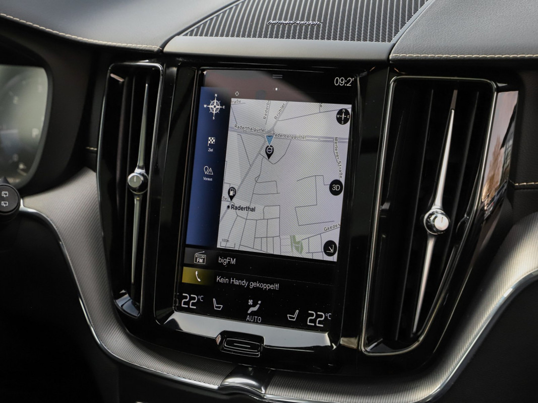Volvo XC60 B4 (Diesel) R-Design RFK BLIS HUD - SUV/Off-road - Schwarz - Gebrauchtwagen - Bild 9