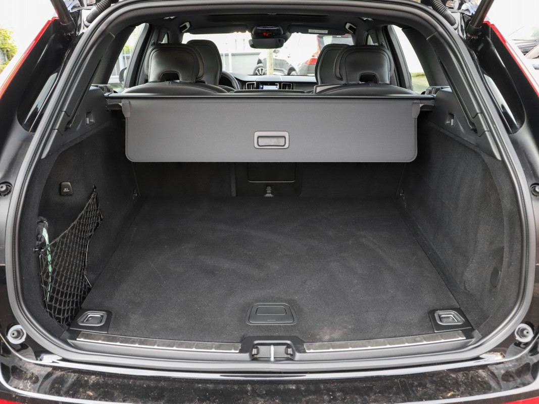 Volvo XC60 B4 (Diesel) R-Design RFK BLIS HUD - SUV/Off-road - Schwarz - Gebrauchtwagen - Bild 12