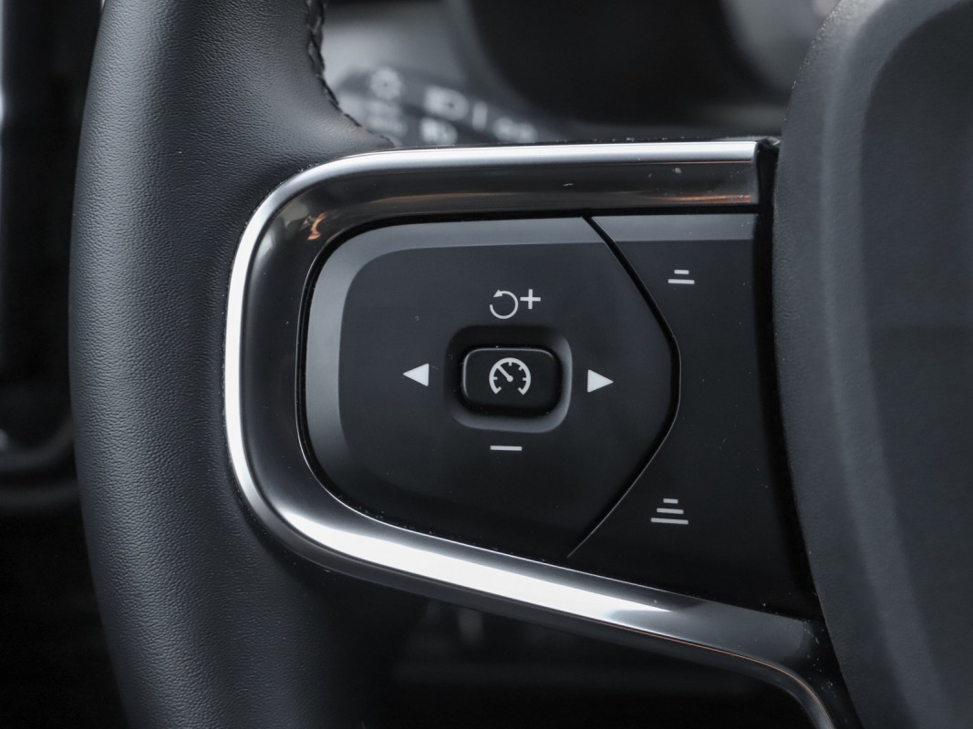 Volvo XC40 T5 Recharge - SUV/Off-road - Schwarz - Gebrauchtwagen - Bild 12