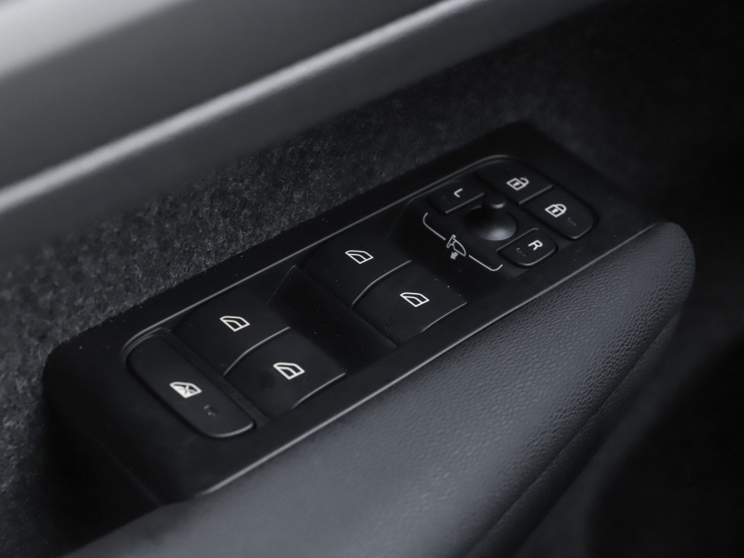 Volvo XC40 T5 Recharge - SUV/Off-road - Schwarz - Gebrauchtwagen - Bild 13