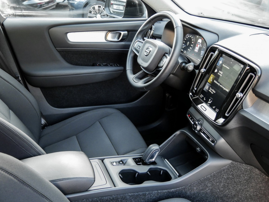 Volvo XC40 T3 - SUV/Off-road - Schwarz - Gebrauchtwagen - Bild 3