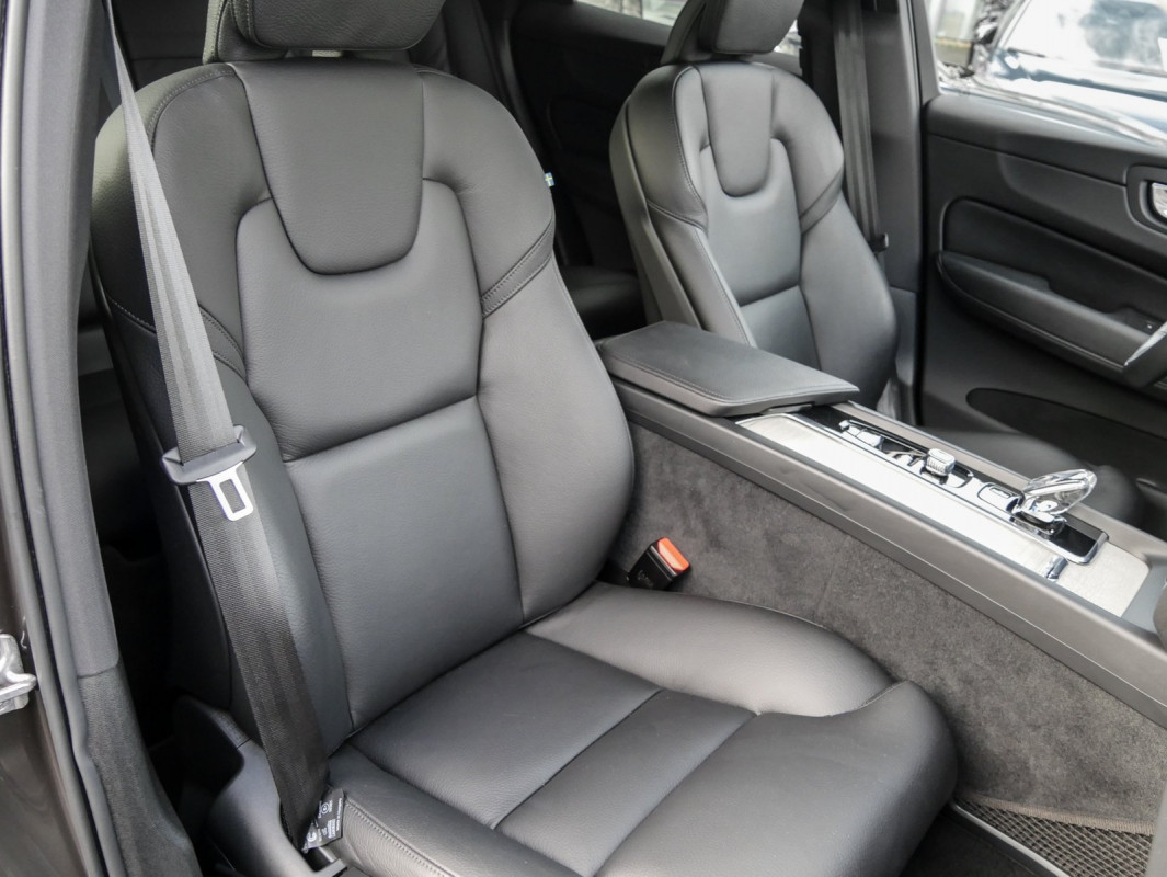Volvo XC60 B4 (D) - SUV/Off-road - Grau - Gebrauchtwagen - Bild 7