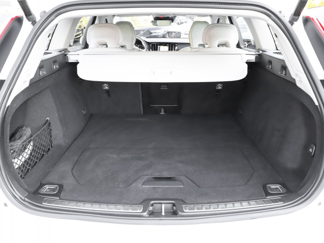 Volvo V60 B4 (D) - Kombi - Weiss - Gebrauchtwagen - Bild 10