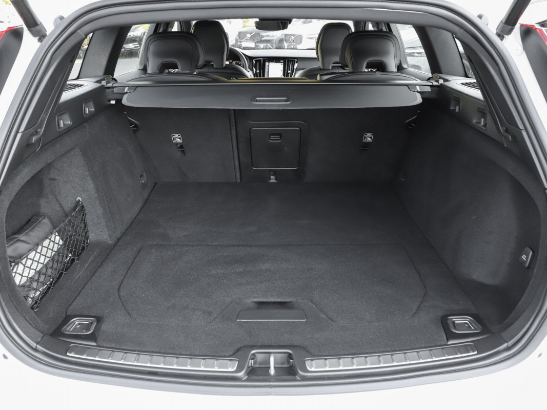 Volvo V60 B4 (B) - Kombi - Weiss - Gebrauchtwagen - Bild 10