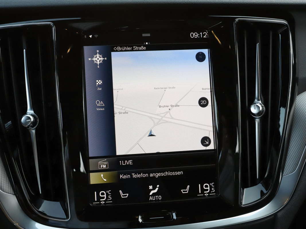 Volvo V60 B4 (B) - Kombi - Weiss - Gebrauchtwagen - Bild 12