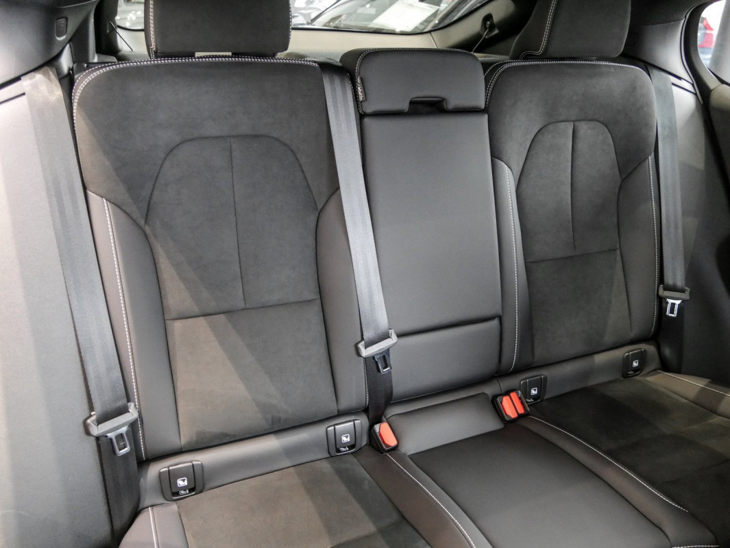 Volvo C40 Twin AWD - SUV/Off-road - Rot - Gebrauchtwagen - Bild 5
