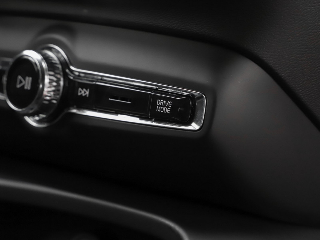 Volvo XC40 T5 Recharge - SUV/Off-road - Grau - Gebrauchtwagen - Bild 10