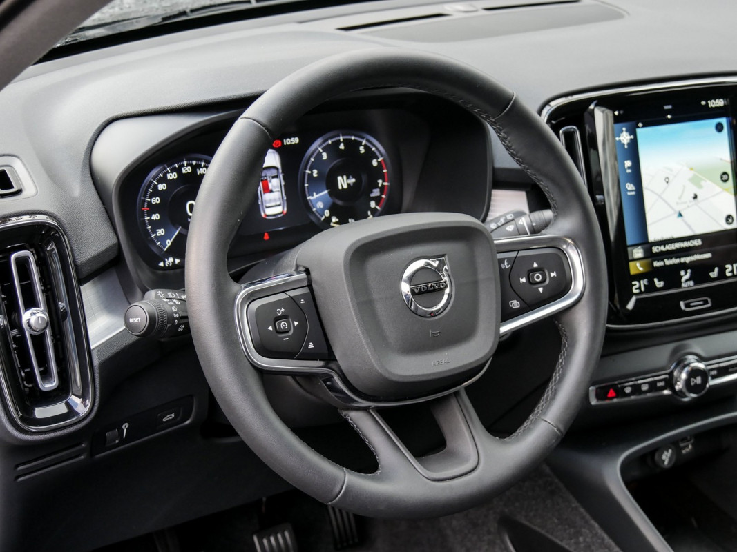 Volvo XC40 T2 - SUV/Off-road - Schwarz - Gebrauchtwagen - Bild 10