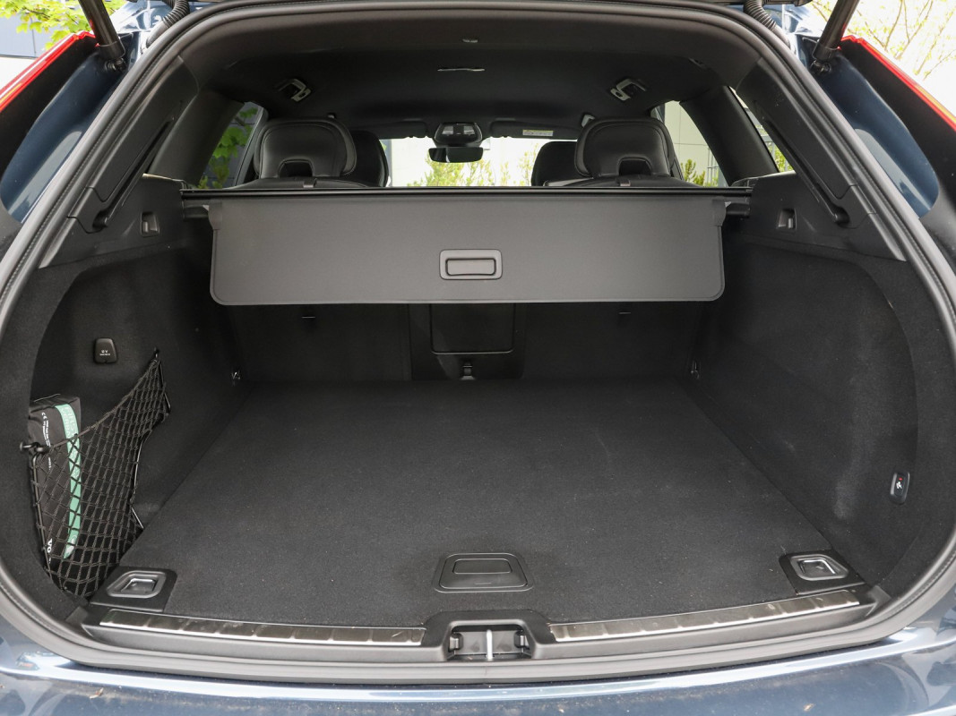 Volvo XC60 B4 (D) AWD - SUV/Off-road - Blau - Gebrauchtwagen - Bild 11