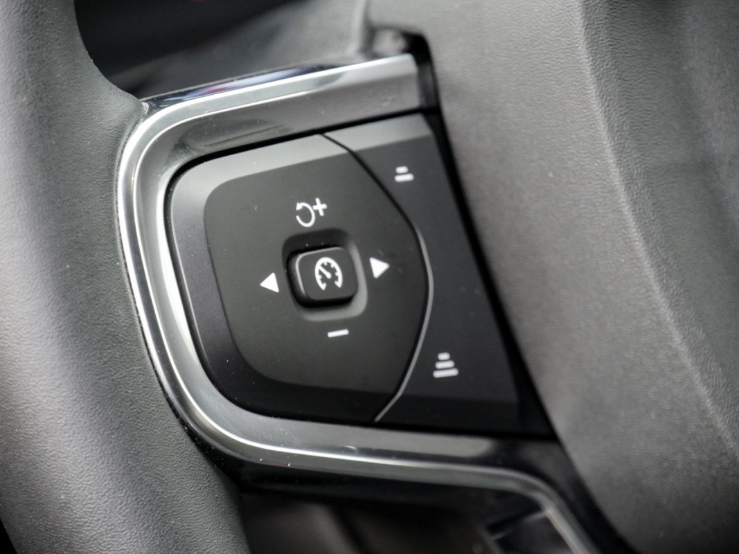 Volvo XC40 T2 - SUV/Off-road - Schwarz - Gebrauchtwagen - Bild 14