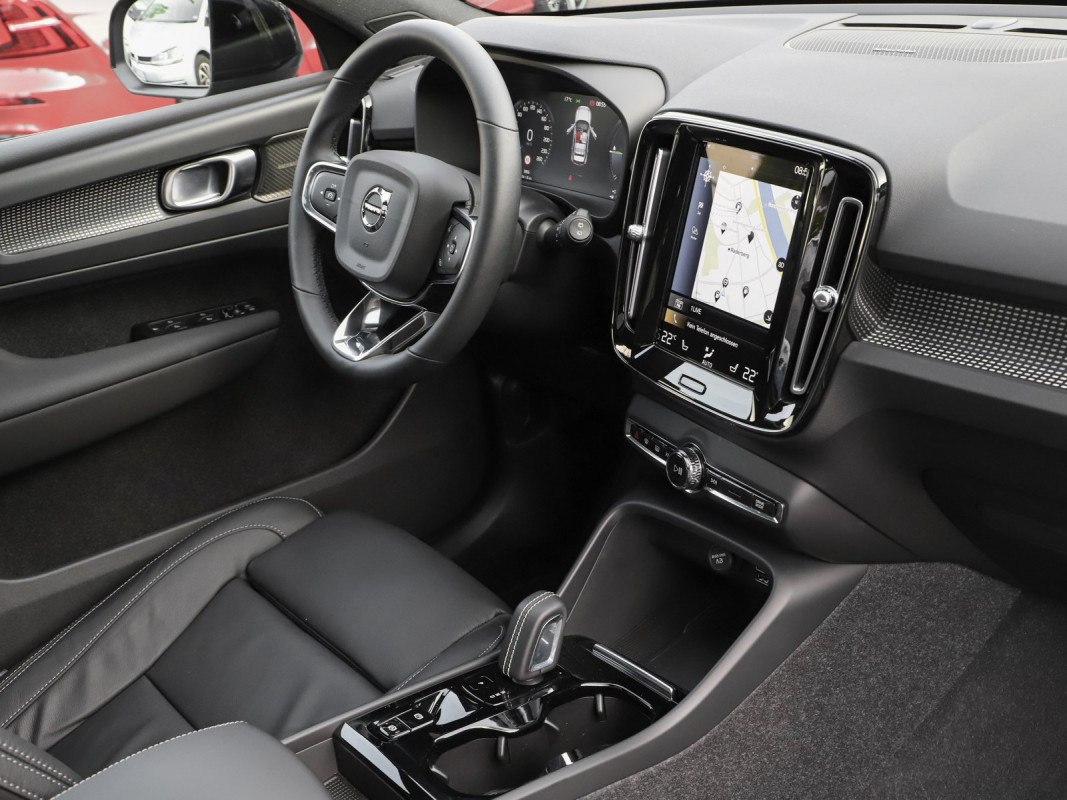 Volvo XC40 T4 Recharge - SUV/Off-road - Grau - Gebrauchtwagen - Bild 3