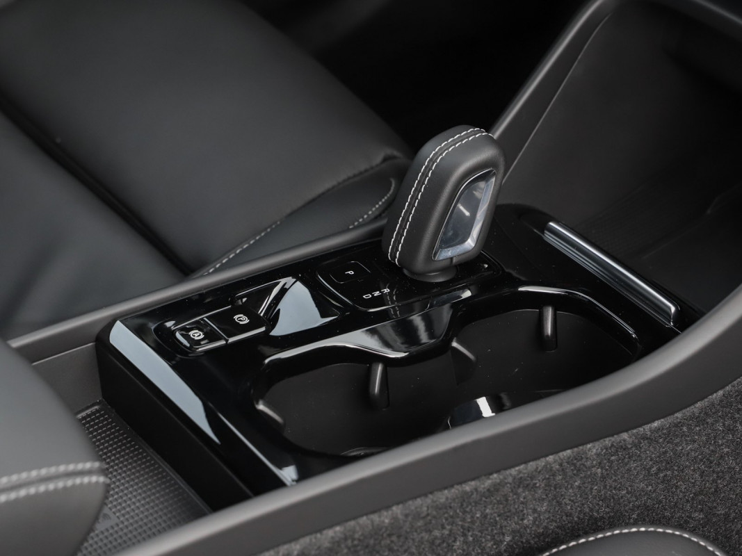 Volvo XC40 T4 Recharge - SUV/Off-road - Grau - Gebrauchtwagen - Bild 9