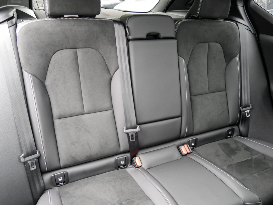 Volvo XC40 P6 Recharge - SUV/Off-road - Weiss - Gebrauchtwagen - Bild 5
