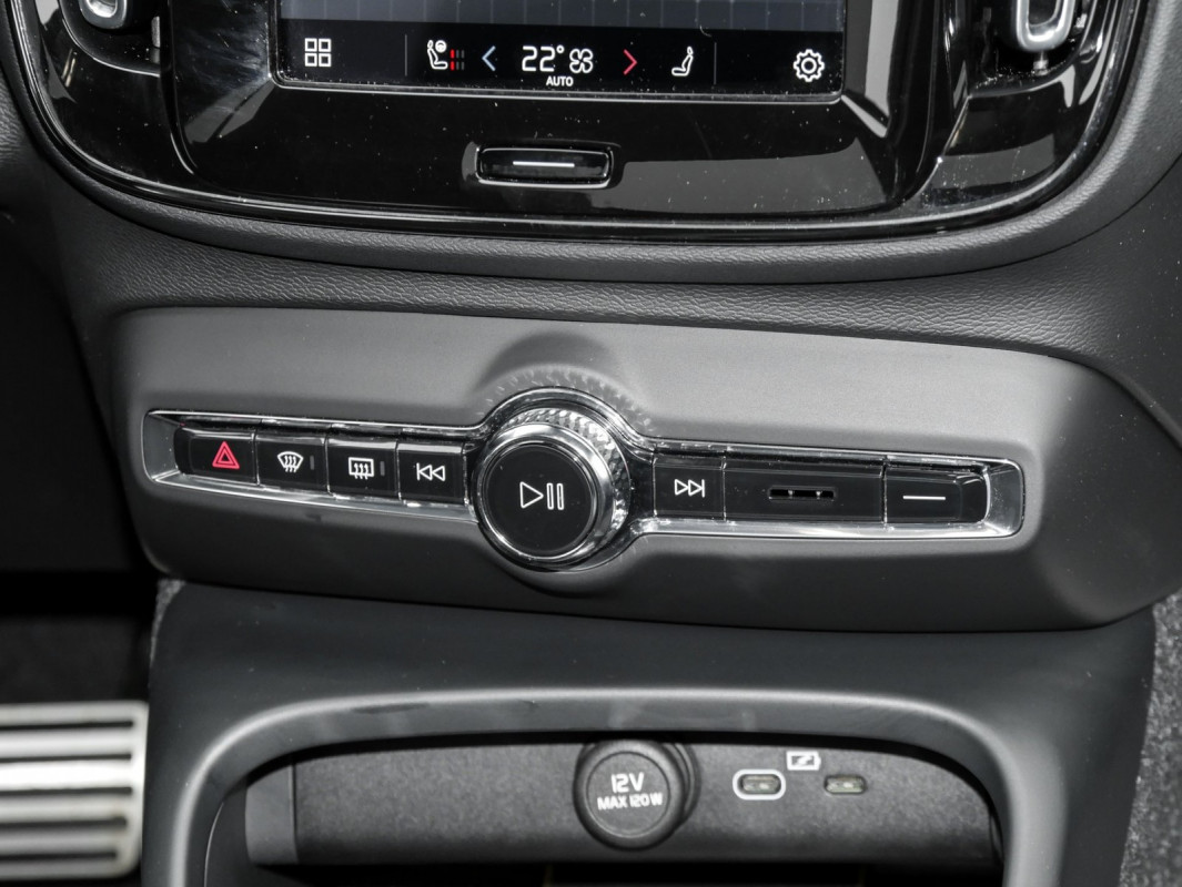 Volvo XC40 P6 Recharge - SUV/Off-road - Weiss - Gebrauchtwagen - Bild 11