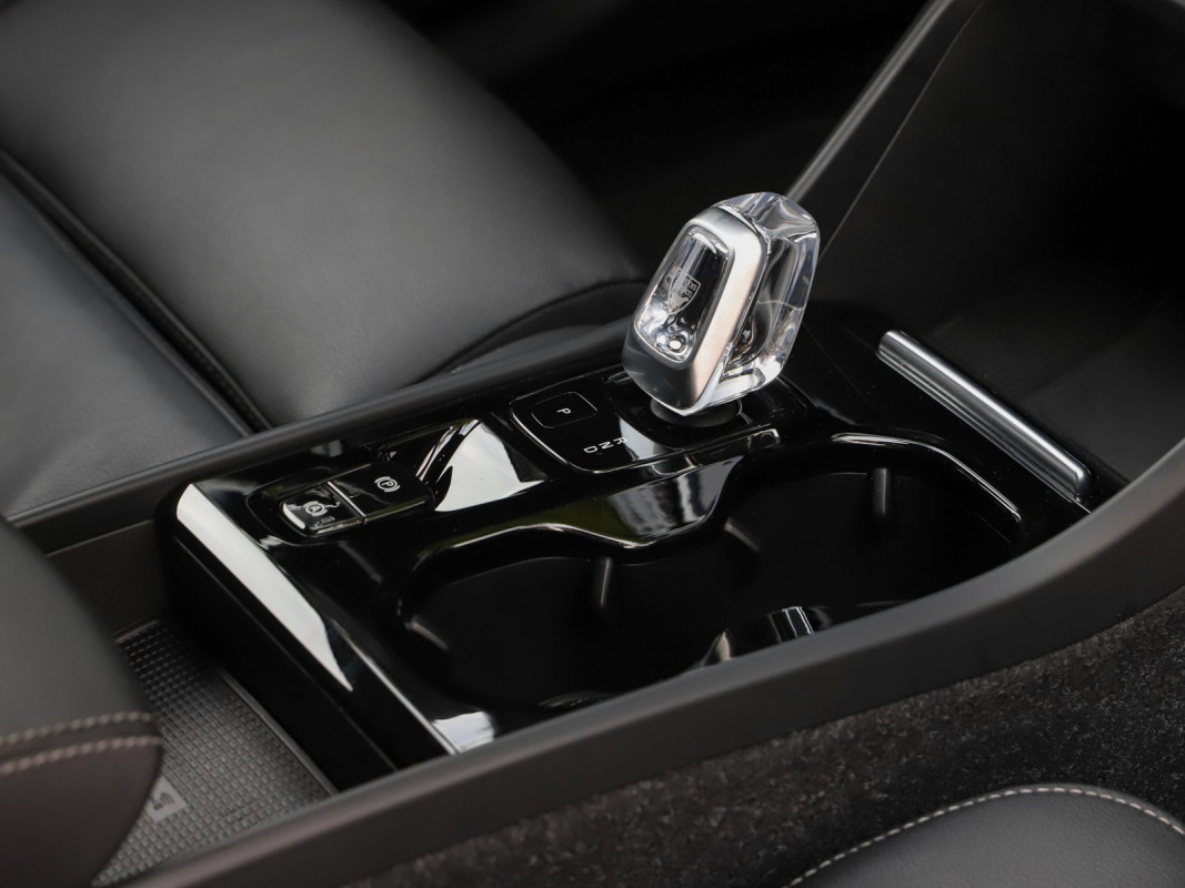 Volvo XC40 T5 Recharge - SUV/Off-road - Grau - Gebrauchtwagen - Bild 9