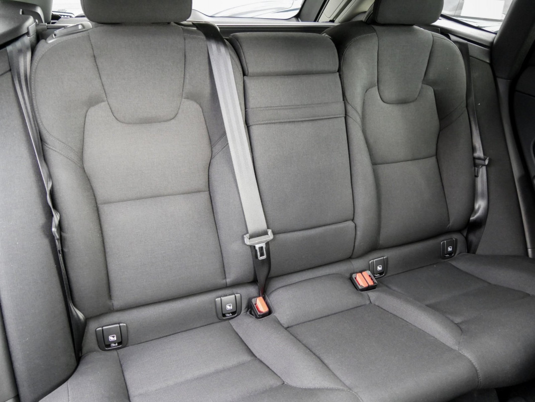 Volvo XC60 B4 (D) - SUV/Off-road - Schwarz - Gebrauchtwagen - Bild 5