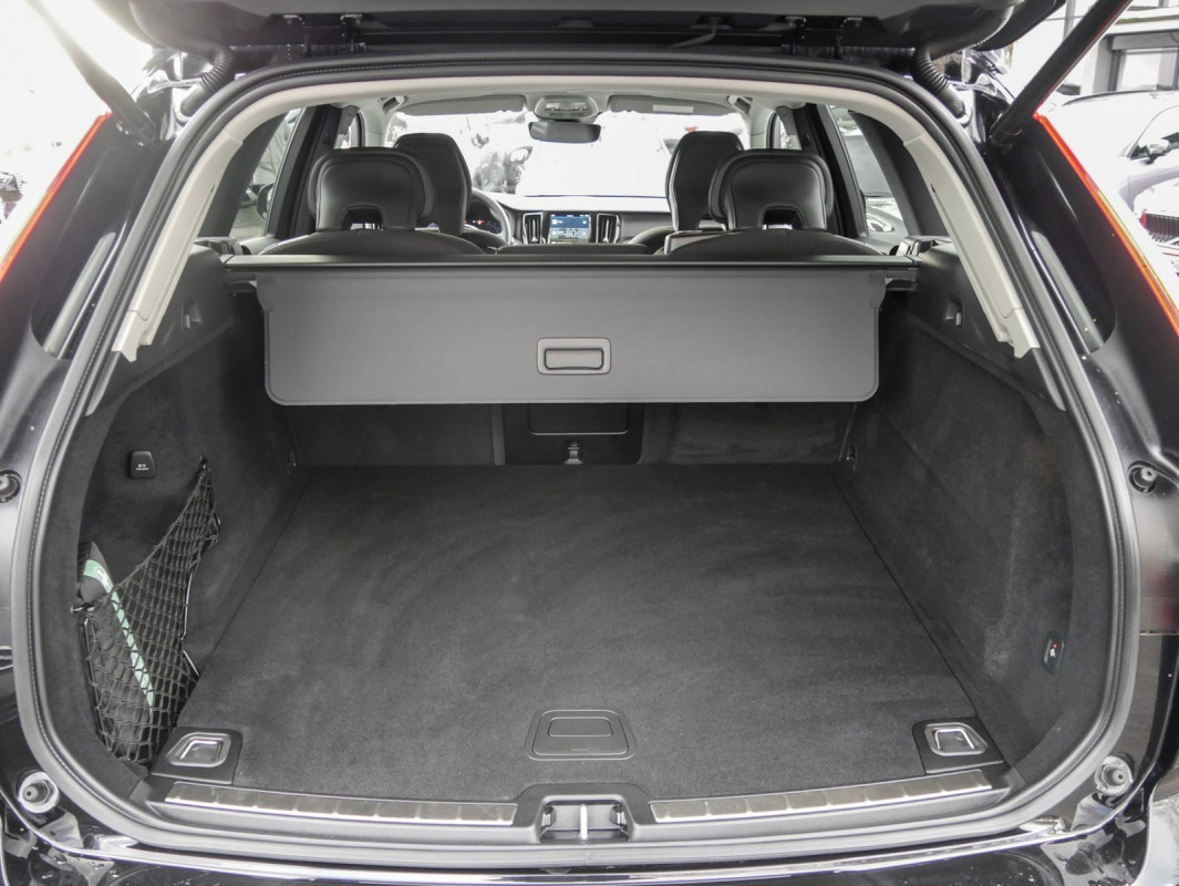 Volvo XC60 B4 (D) - SUV/Off-road - Schwarz - Gebrauchtwagen - Bild 12
