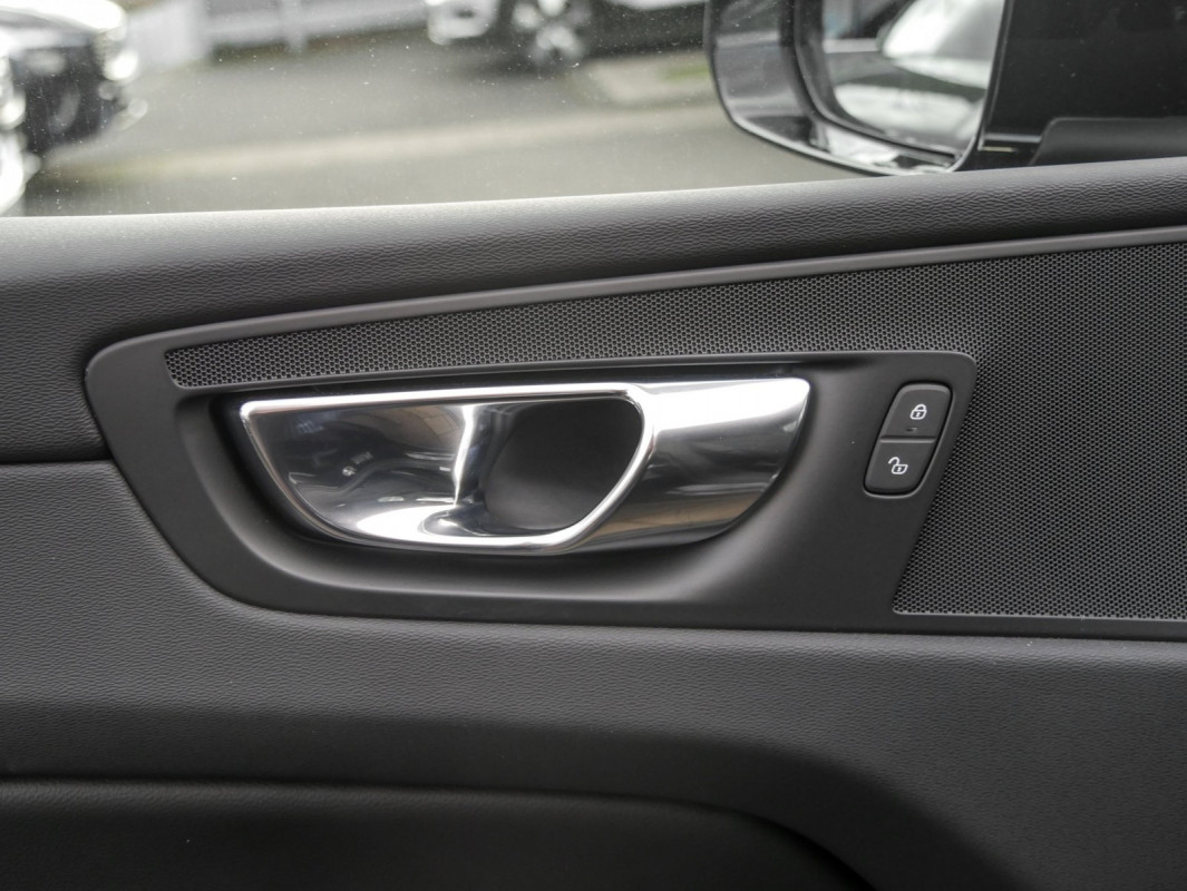 Volvo XC60 B4 (D) - SUV/Off-road - Schwarz - Gebrauchtwagen - Bild 13
