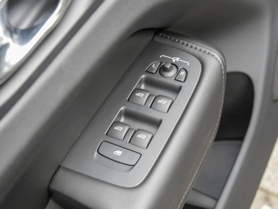 Volvo XC60 B4 (D) - SUV/Off-road - Schwarz - Gebrauchtwagen - Bild 14