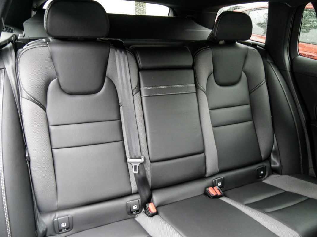 Volvo V60 T8 Recharge AWD - Kombi - Blau - Gebrauchtwagen - Bild 5
