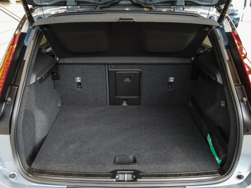 Volvo XC40 T5 Recharge - SUV/Off-road - Grau - Gebrauchtwagen - Bild 12