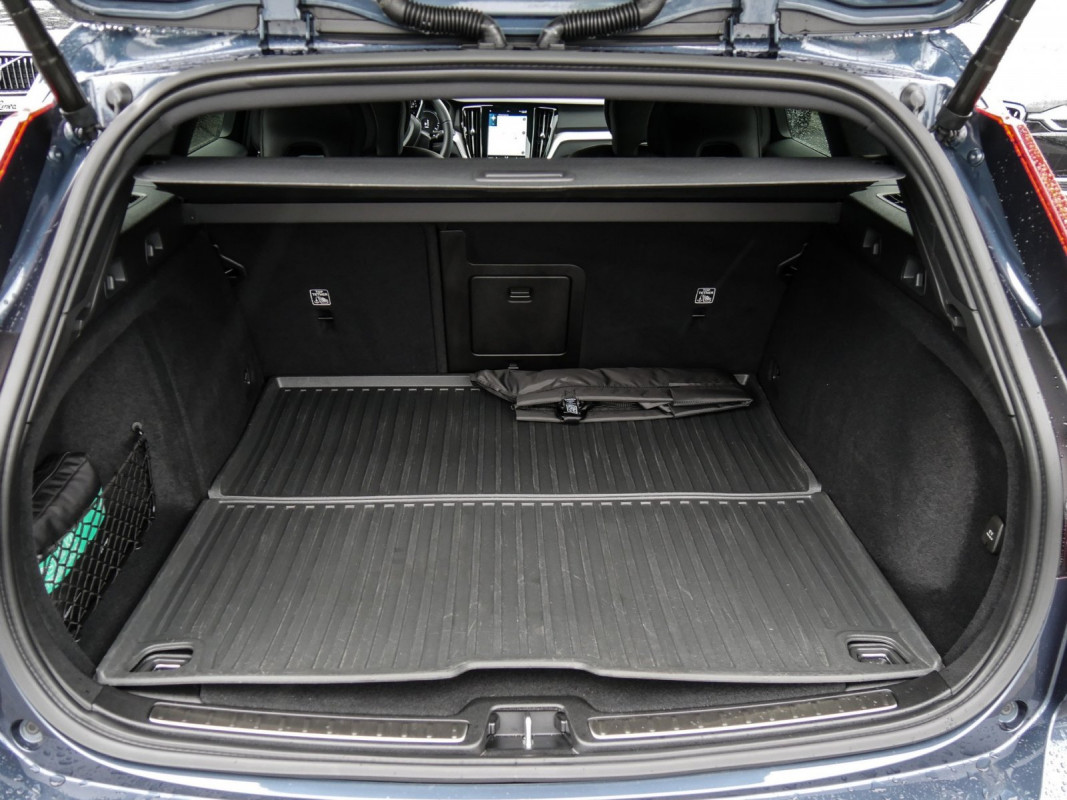 Volvo V60 T8 Recharge AWD - Kombi - Blau - Gebrauchtwagen - Bild 14