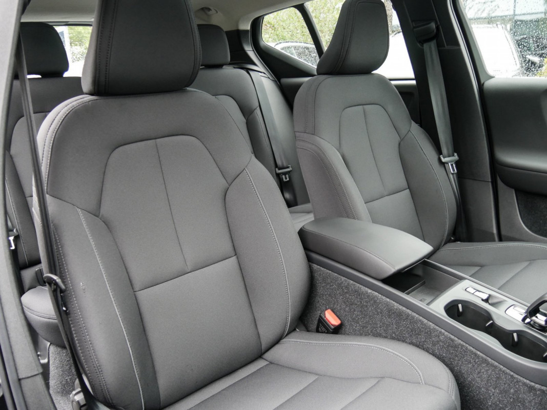 Volvo XC40 T4 Recharge - SUV/Off-road - Schwarz - Gebrauchtwagen - Bild 7