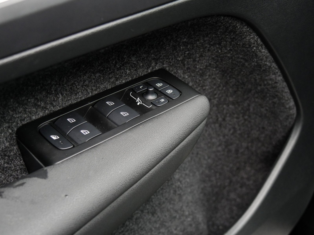 Volvo XC40 T4 Recharge - SUV/Off-road - Schwarz - Gebrauchtwagen - Bild 14