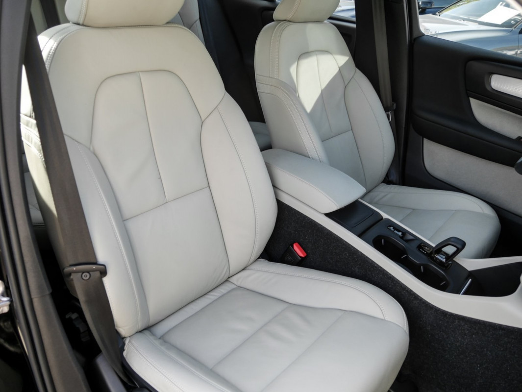 Volvo XC40 B4 (B) - SUV/Off-road - Schwarz - Gebrauchtwagen - Bild 7