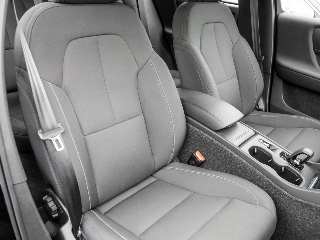 Volvo XC40 T2 - SUV/Off-road - Schwarz - Gebrauchtwagen - Bild 7