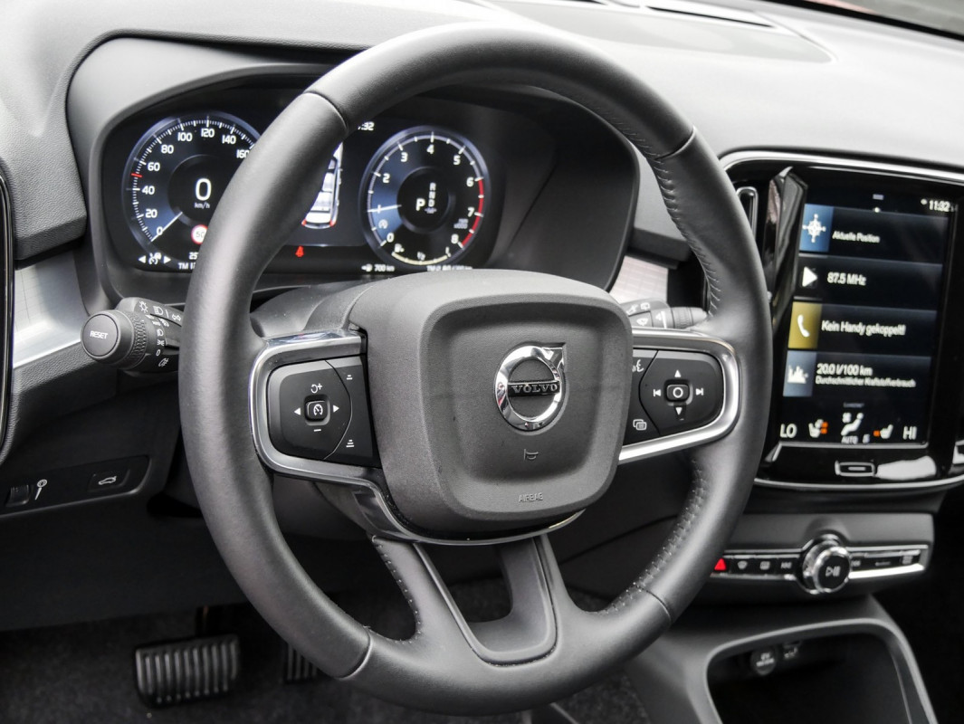 Volvo XC40 T3 - SUV/Off-road - Rot - Gebrauchtwagen - Bild 14