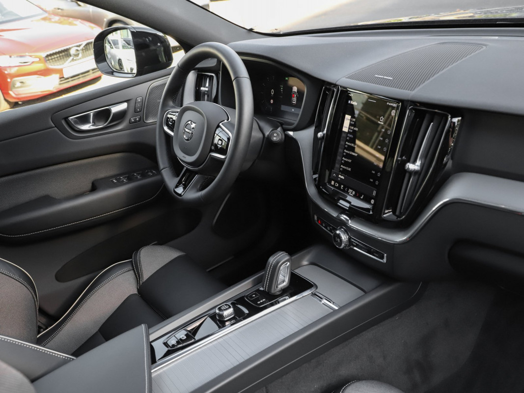 Volvo XC60 T6 AWD Recharge - SUV/Off-road - Grau - Gebrauchtwagen - Bild 3