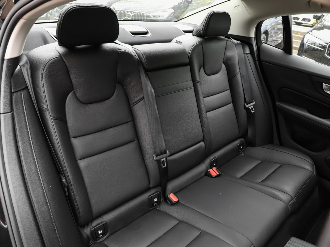 Volvo S60 T8 AWD Recharge - Limousine - Schwarz - Gebrauchtwagen - Bild 5