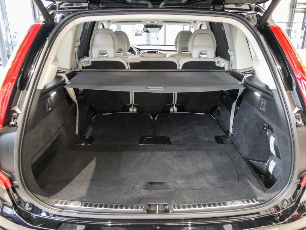 Volvo XC90 B5 (D) AWD - SUV/Off-road - Schwarz - Gebrauchtwagen - Bild 12