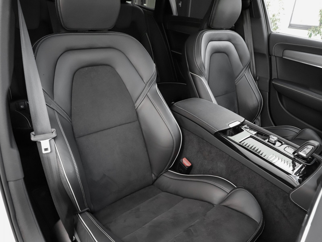 Volvo V90 T8 Recharge AWD - Kombi - Weiss - Gebrauchtwagen - Bild 7