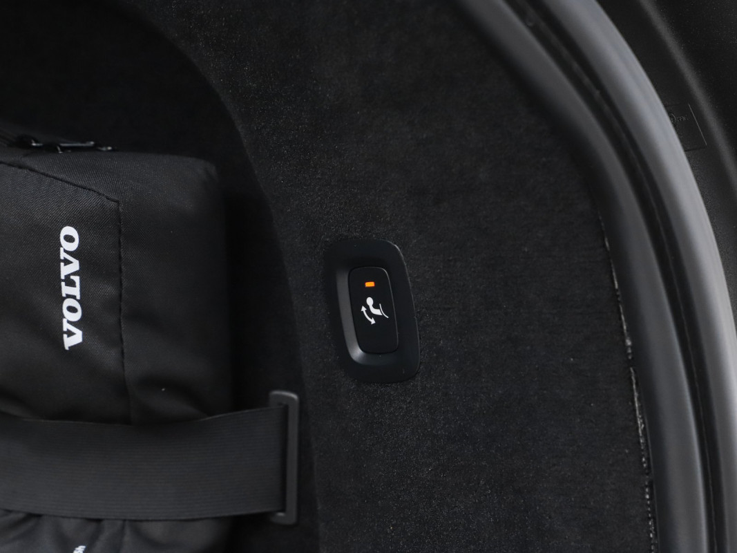 Volvo V90 T8 Recharge AWD - Kombi - Weiss - Gebrauchtwagen - Bild 12