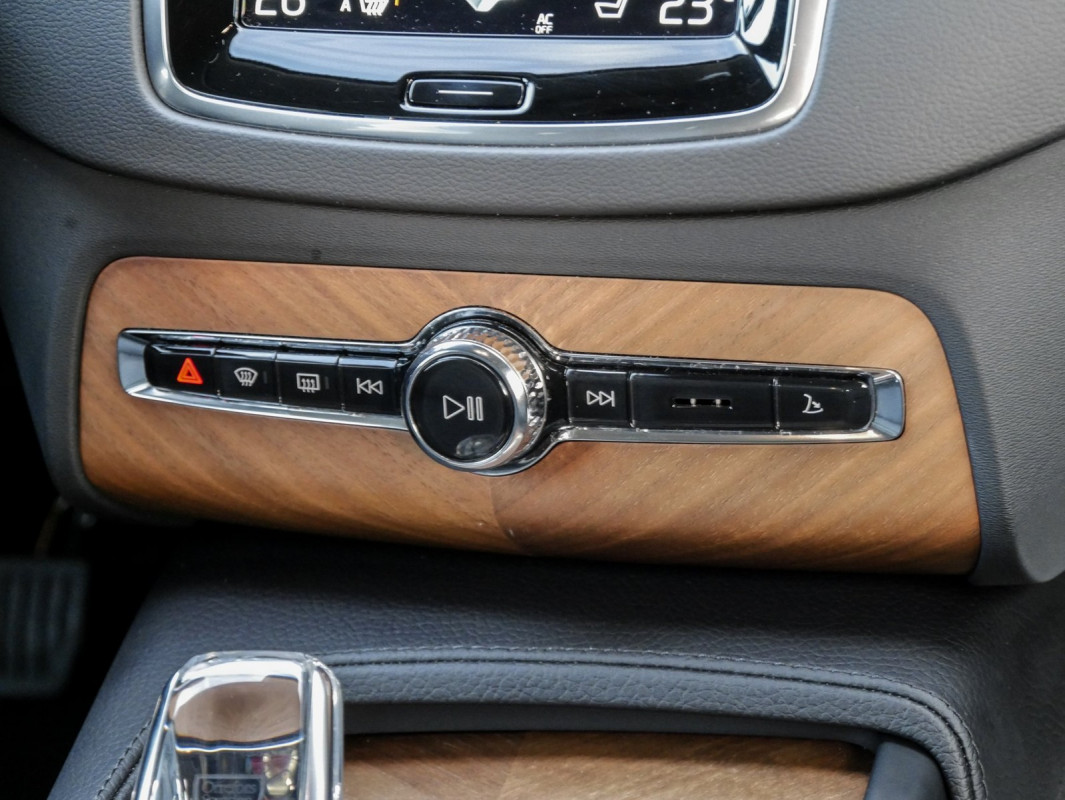 Volvo XC90 B5 (D) AWD - SUV/Off-road - Weiss - Gebrauchtwagen - Bild 11