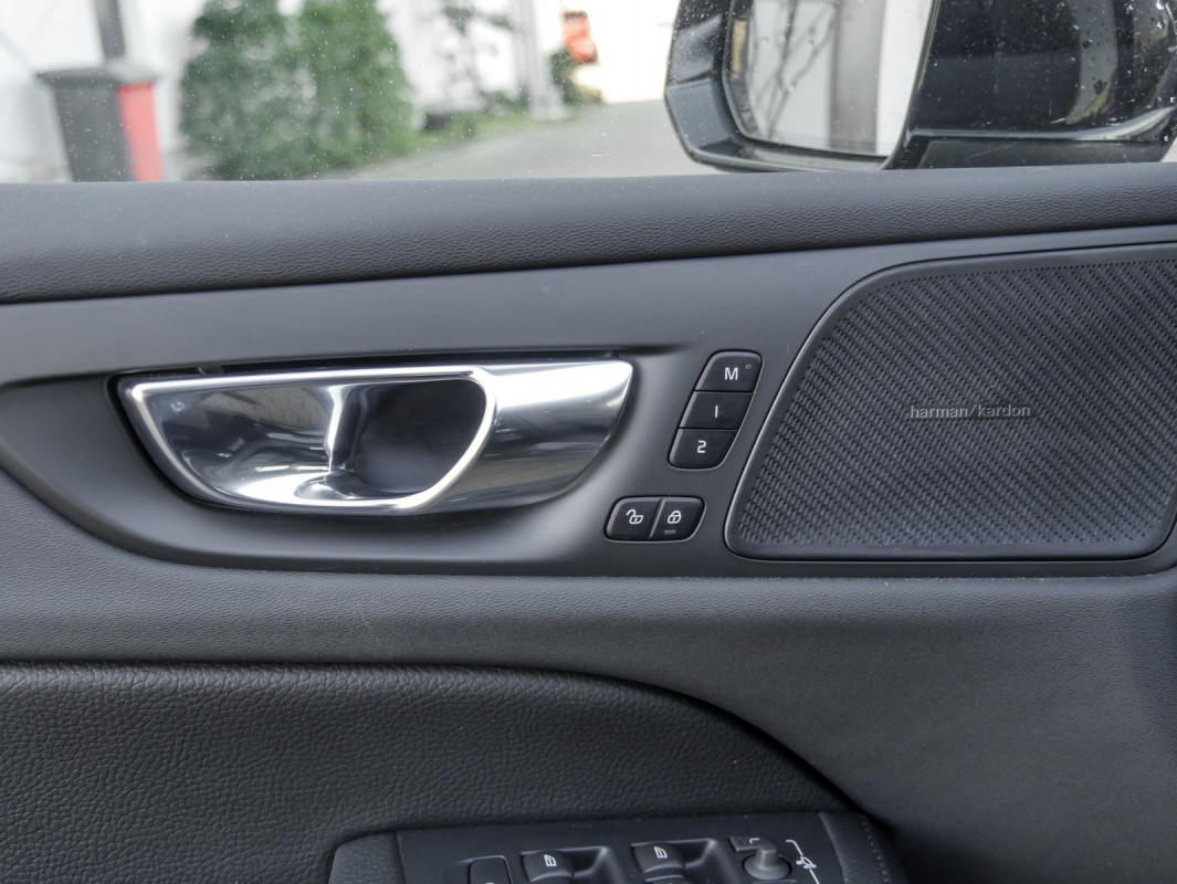 Volvo V60 D4 Inscription - Kombi - Schwarz - Gebrauchtwagen - Bild 13