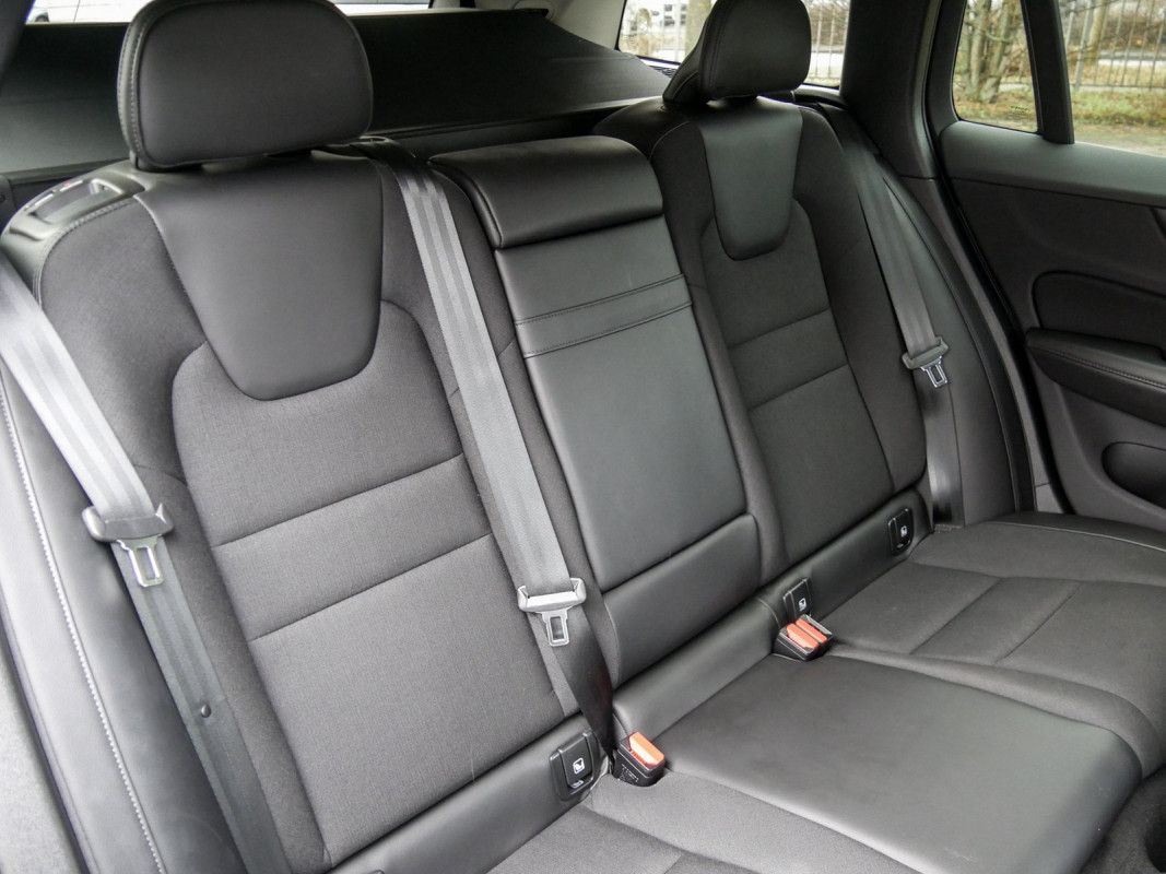 Volvo V60 T6 RECHARGE AWD - Kombi - Weiss - Gebrauchtwagen - Bild 5