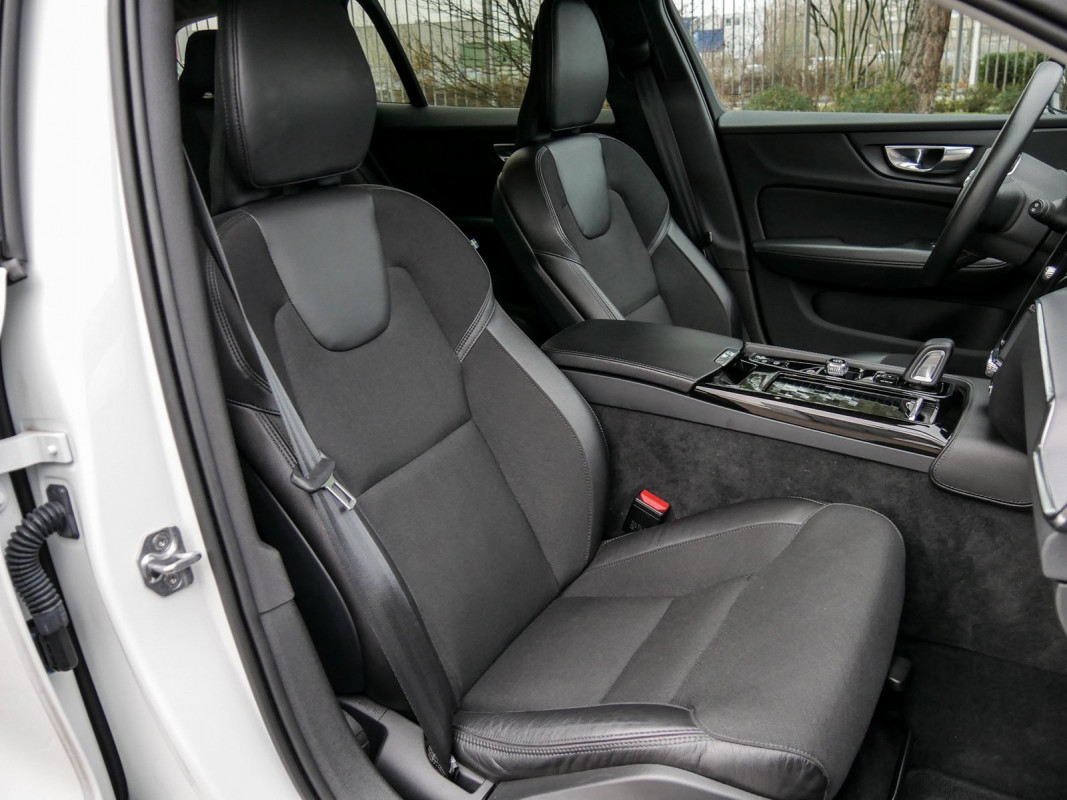 Volvo V60 T6 RECHARGE AWD - Kombi - Weiss - Gebrauchtwagen - Bild 7