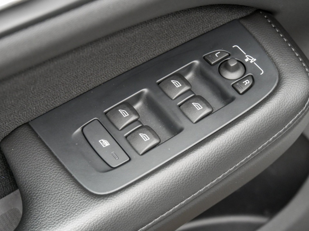 Volvo V60 T6 RECHARGE AWD - Kombi - Weiss - Gebrauchtwagen - Bild 13