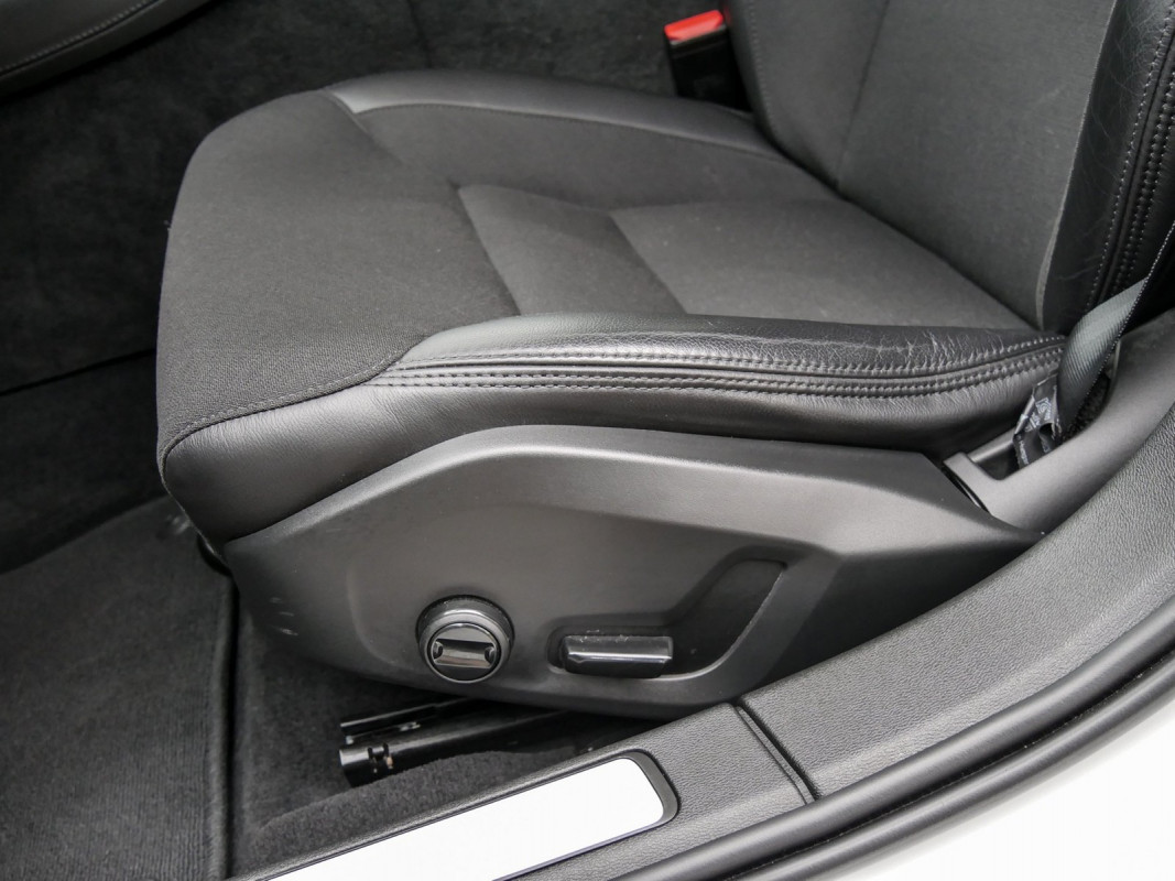 Volvo V60 T6 RECHARGE AWD - Kombi - Weiss - Gebrauchtwagen - Bild 14