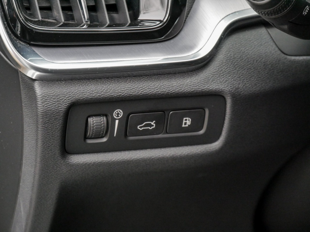 Volvo V60 T6 RECHARGE AWD - Kombi - Weiss - Gebrauchtwagen - Bild 15