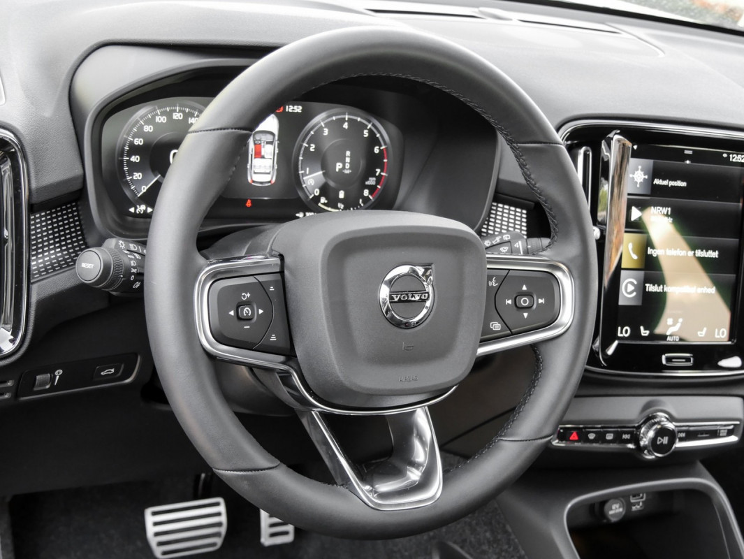 Volvo XC40 B4 (B) - SUV/Off-road - Grau - Gebrauchtwagen - Bild 14