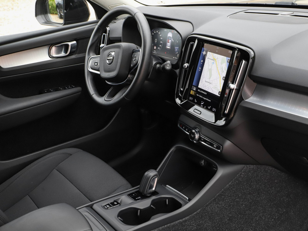 Volvo XC40 T3 - SUV/Off-road - Schwarz - Gebrauchtwagen - Bild 3