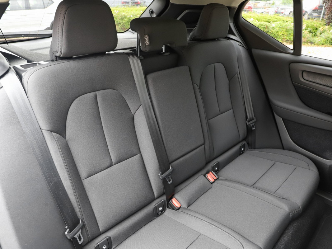 Volvo XC40 T3 - SUV/Off-road - Schwarz - Gebrauchtwagen - Bild 5