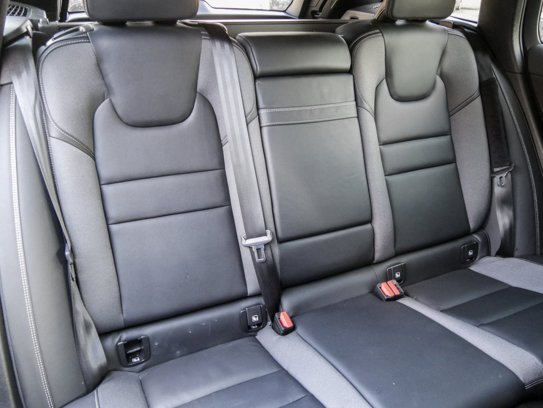 Volvo V60 T6 Recharge Plug-in Hybrid AWD - Kombi - Blau - Gebrauchtwagen - Bild 5